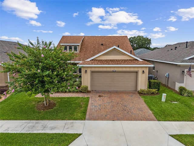 view of front facade featuring a front yard and a garage