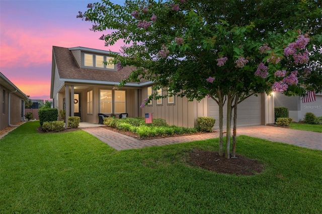 view of front of property featuring a yard and a garage