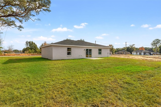 back of house featuring a yard