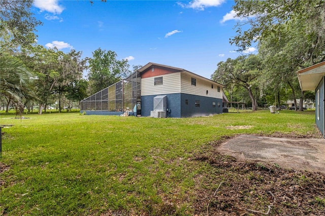 view of yard with a lanai