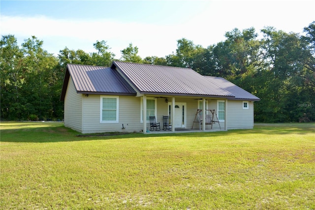 view of front of home with a front yard and ceiling fan