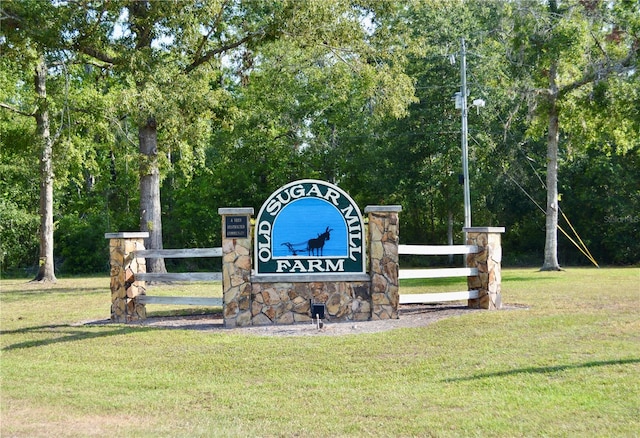 community sign with a lawn