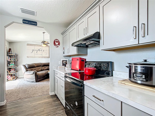 kitchen featuring dark wood-type flooring, a textured ceiling, gray cabinets, black range with electric cooktop, and ceiling fan