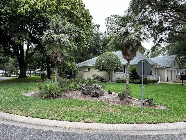 view of front of house featuring stucco siding and a front lawn