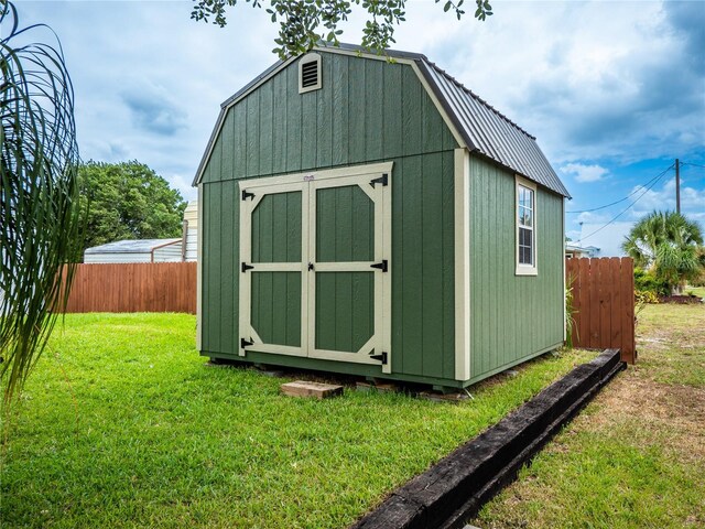 view of outdoor structure featuring a yard