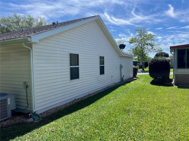 view of side of property featuring a yard