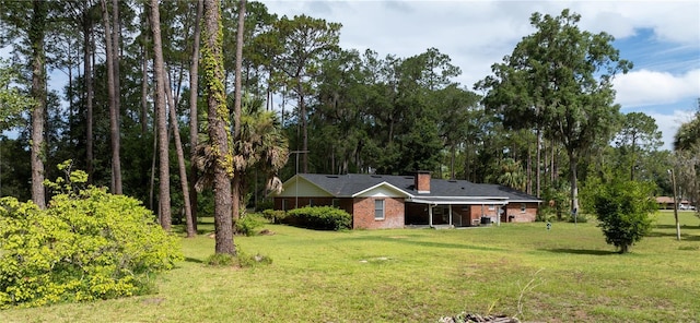 ranch-style house featuring a front lawn