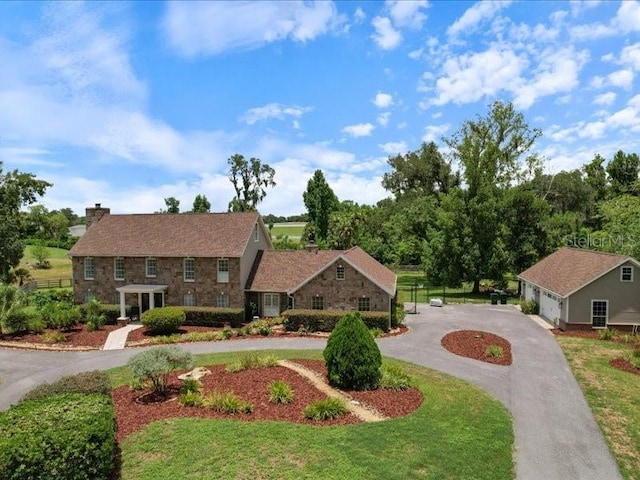 view of front of house featuring a front yard