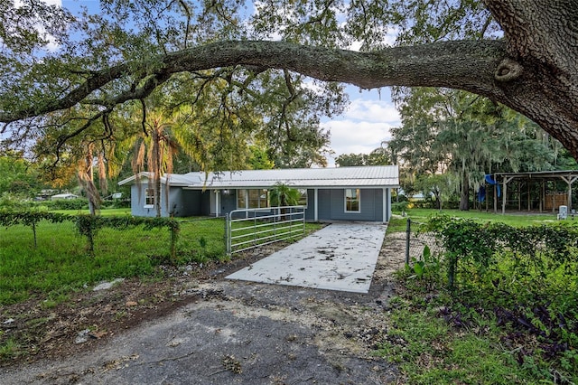 single story home featuring a front yard