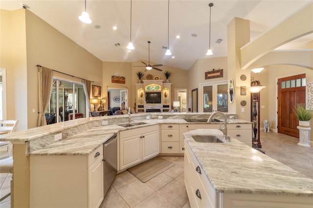 kitchen featuring sink, ceiling fan, and a spacious island