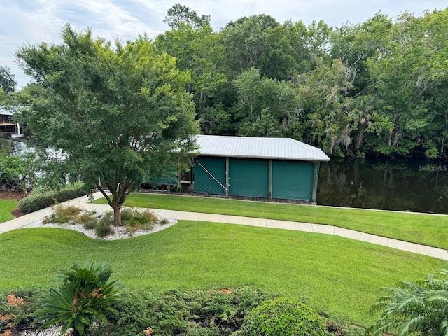 view of yard featuring a water view