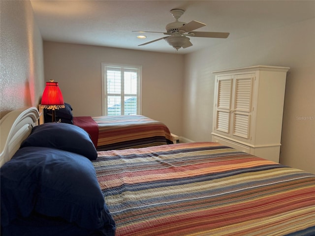 bedroom with ceiling fan