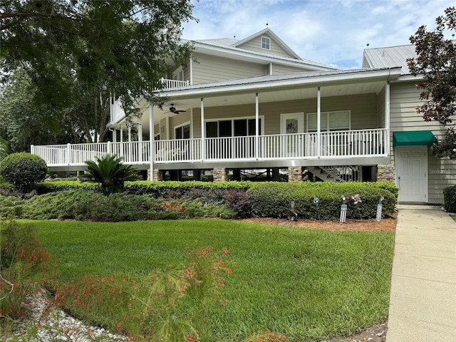 view of front facade with a front yard