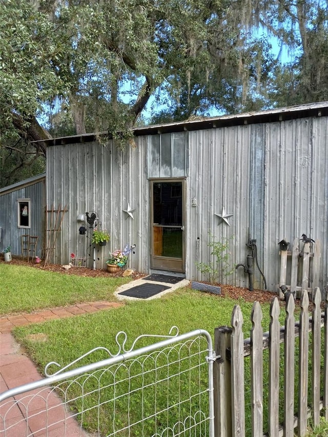 view of outdoor structure with a yard