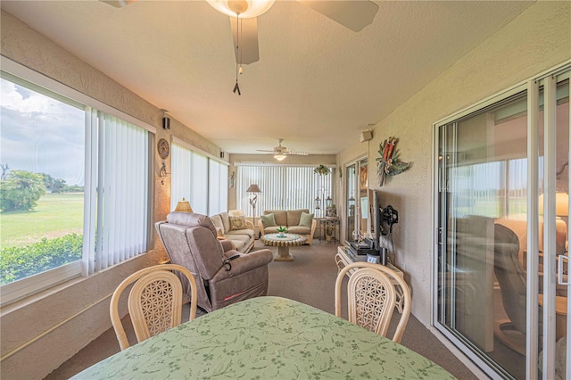 sunroom with ceiling fan