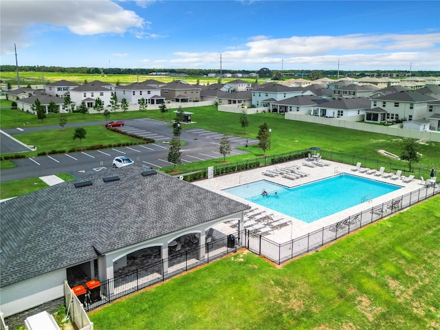 view of swimming pool