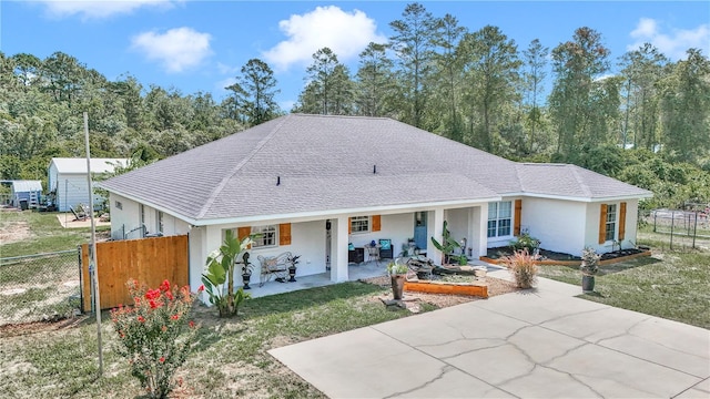 view of front facade with a porch and a front lawn