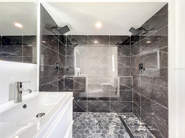 full bath with recessed lighting, tiled shower, and vanity