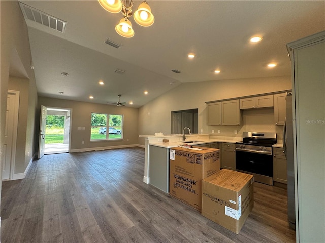 kitchen featuring vaulted ceiling, wood-type flooring, sink, gray cabinetry, and stainless steel electric range