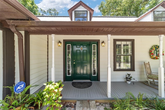 doorway to property with covered porch