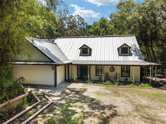 view of front of home with covered porch and a garage