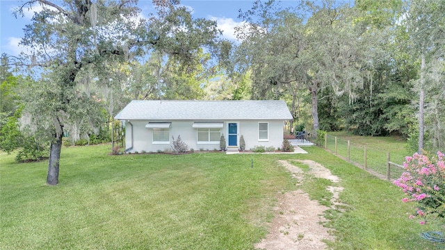 ranch-style home featuring a front yard