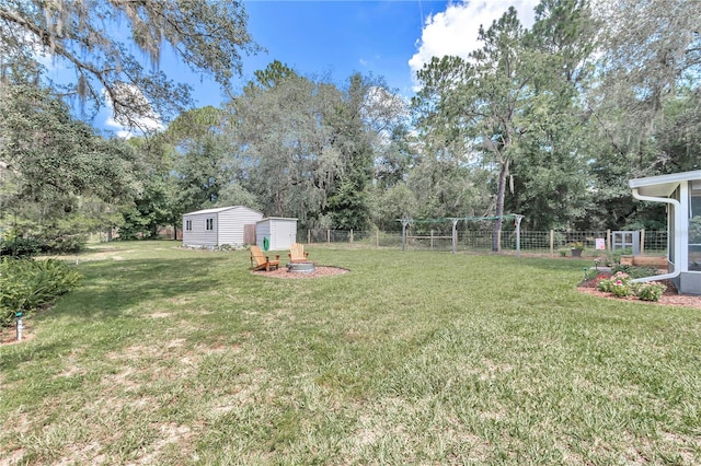 view of yard featuring a storage unit