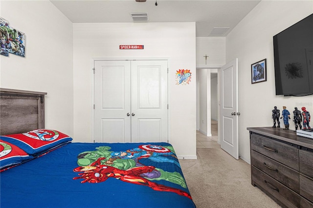 bedroom with light carpet, a closet, and ceiling fan