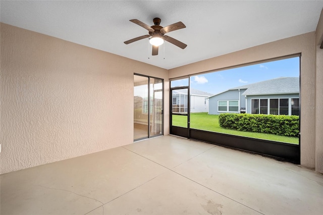 empty room featuring ceiling fan