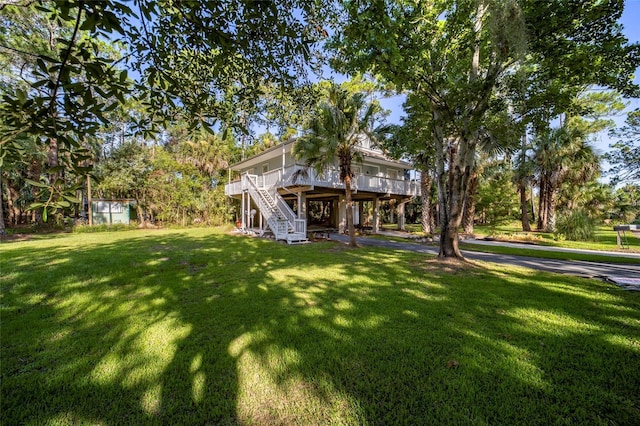 view of front facade with a front lawn