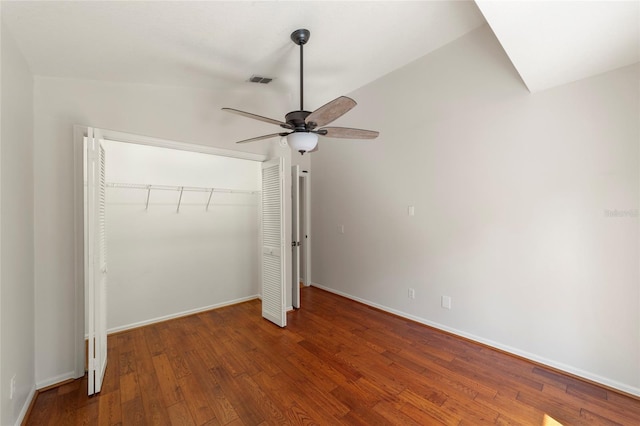 unfurnished bedroom with wood-type flooring, ceiling fan, and a closet