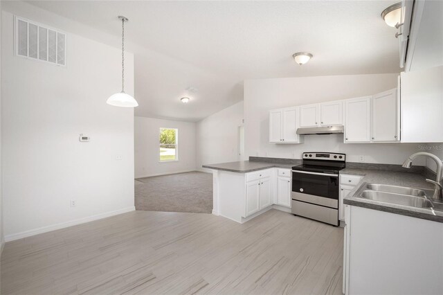 kitchen featuring sink, kitchen peninsula, lofted ceiling, light carpet, and electric range