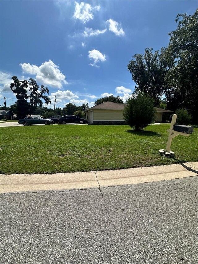 exterior space featuring a front yard