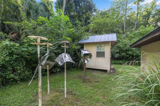 view of yard with a shed