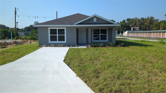 view of front of house with a front lawn