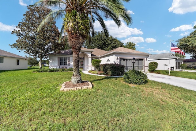 view of front of home featuring a front lawn and a garage