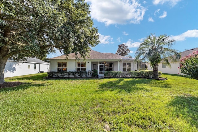 ranch-style home featuring a front lawn