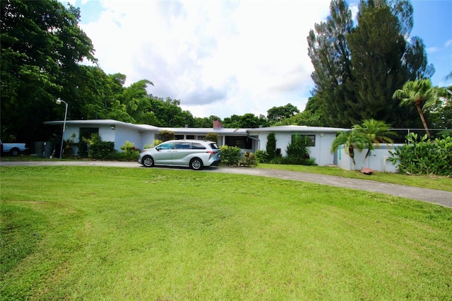 ranch-style house featuring a front lawn