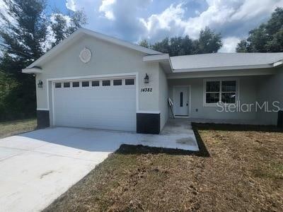 ranch-style home featuring a garage