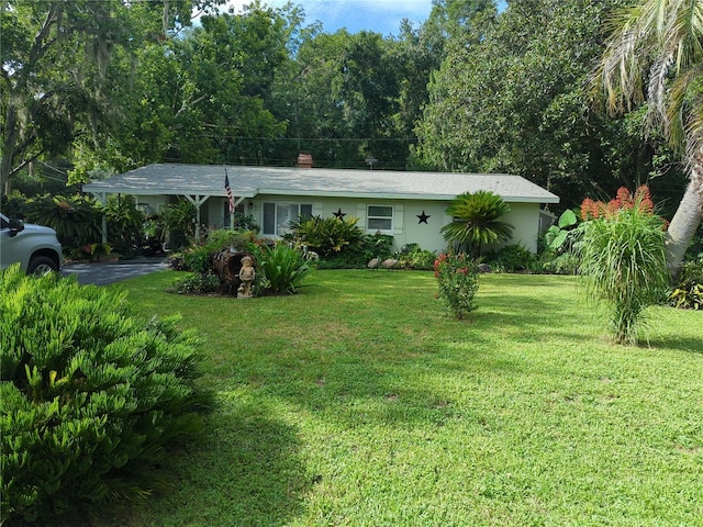 single story home featuring a front lawn