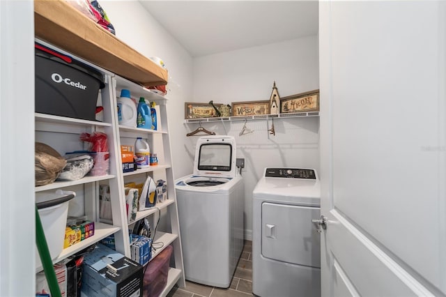 laundry area featuring light tile patterned floors and independent washer and dryer