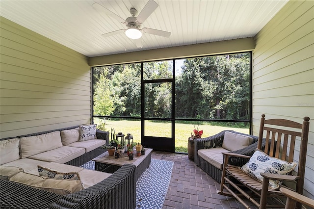 sunroom / solarium with ceiling fan