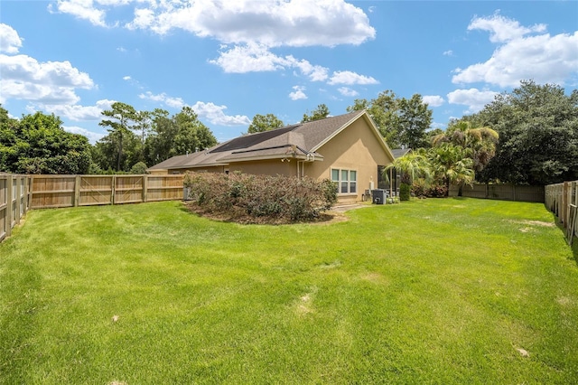 view of yard featuring a fenced backyard