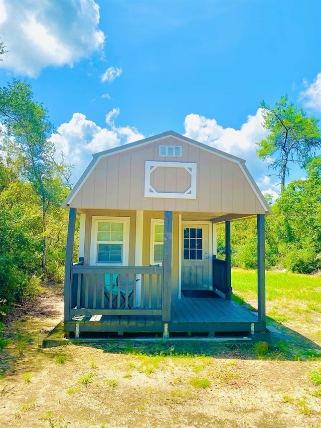 view of front of property