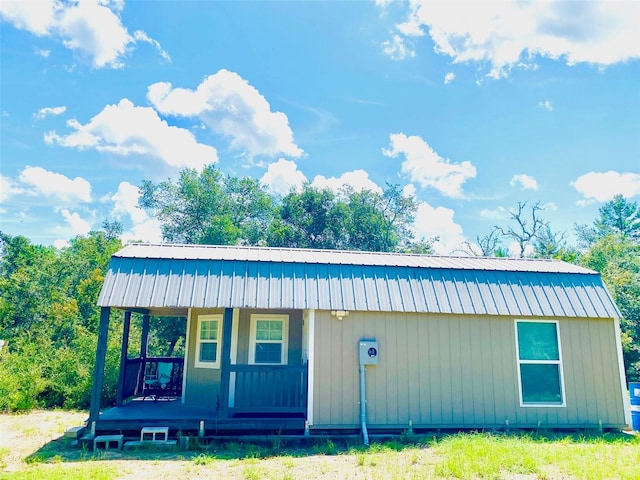 view of front of home featuring covered porch