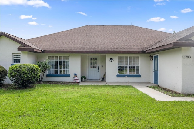 view of front facade with a front yard