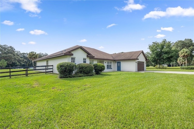 view of front of house featuring a garage and a front yard