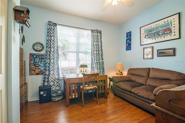 living room with dark wood-type flooring and ceiling fan