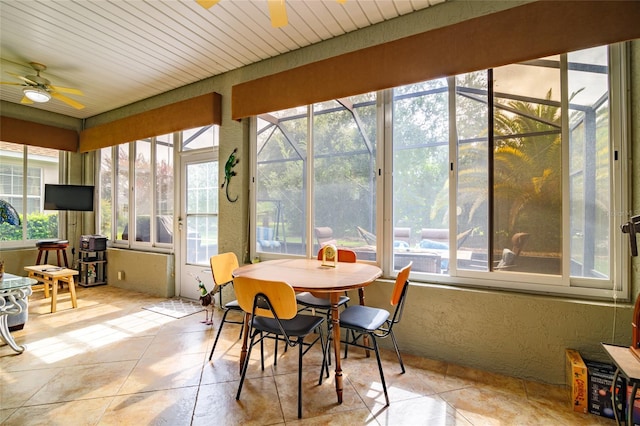 sunroom featuring ceiling fan