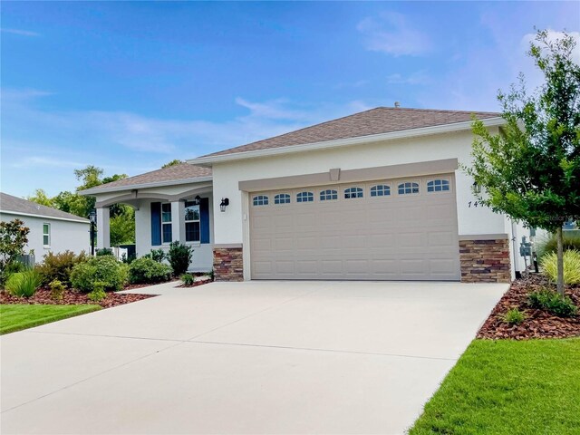 view of front facade featuring a garage